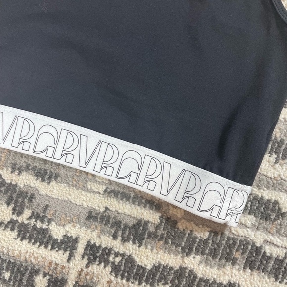 Grove Black & White Crop Top - Picture 3 of 8